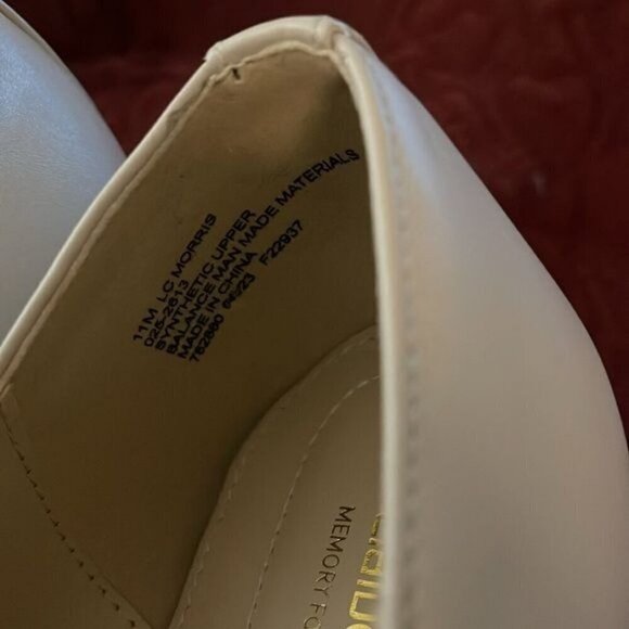 Liz Claiborne Women’s sz  11 M Cream‎ Morris Block Chunky Heel NWT w/gold tone - Picture 15 of 16